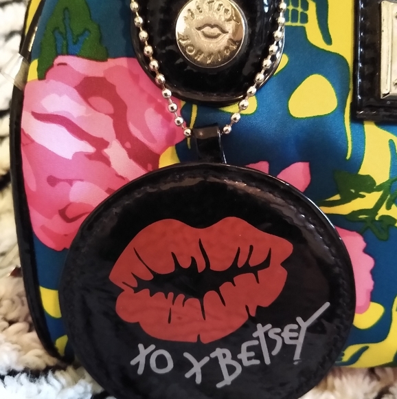 Vtg Betsey Johnson Yellow Skull Roses Cosmetic Bag - Picture 2 of 8